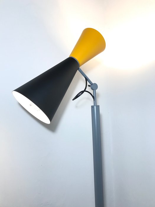 Nemo - Le Corbusier - Lampe - Parlament Gul/Sort - Aluminium