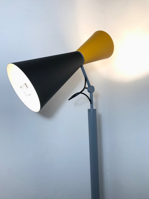 Nemo - Le Corbusier - Lampe - Parlament Gul/Sort - Aluminium