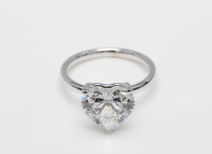 Ring - 18 kraat Hvidguld -  4.08ct. tw. Diamant (Laboratoriedyrket) - Hjerte F-VVS2