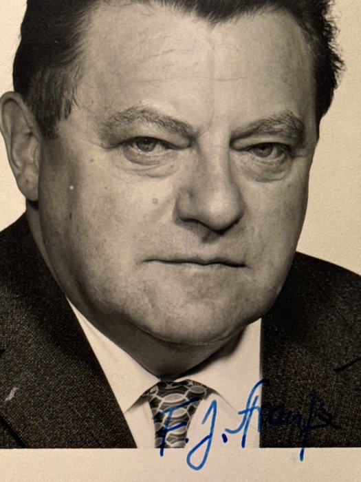 Franz Josef Strauß, Ministerpräsident von Bayern - Portraitkarte mit eigenhändiger Unterschrift - 1975