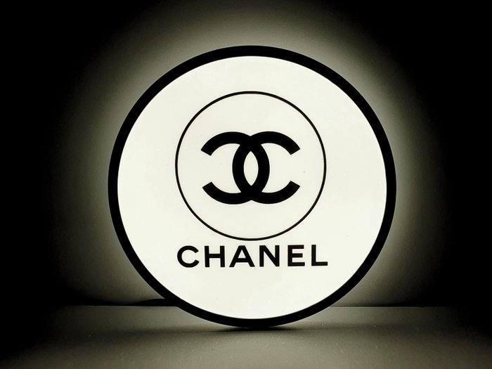 Lysskilt - Chanel oplyst reklameskilt med diamantglittereffekt. - Plast, Stål