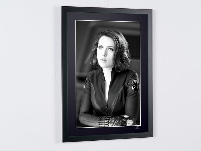 Marvel: Black Widow - Scarlett Johansson as "Natasha Romanoff" - Fine Art Photography - Luxury Wooden Framed 70X50 cm - Limited Edition Nr 01 of 30 - Serial ID 16970 - Original Certificate (COA), Hologram Logo Editor and QR Code - 100% New items.