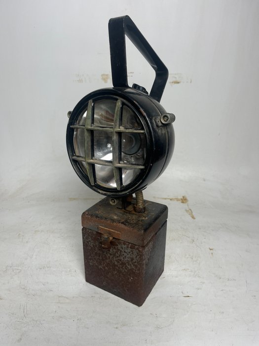 Lampe - arbejdslampe - ijzer - oude werklamp op accu