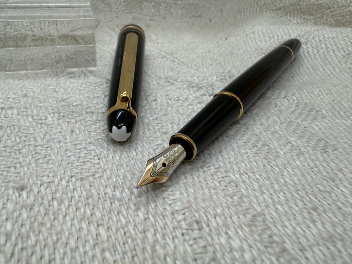 Montblanc - Meisterstück 144 Classique Black Resin  Gold - Fyldepen