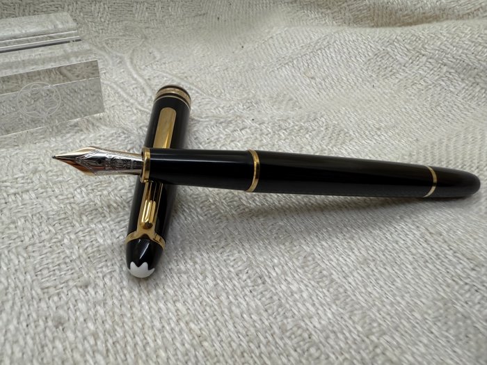 Montblanc - Meisterstück 144 Classique Black Resin  Gold - Fyldepen