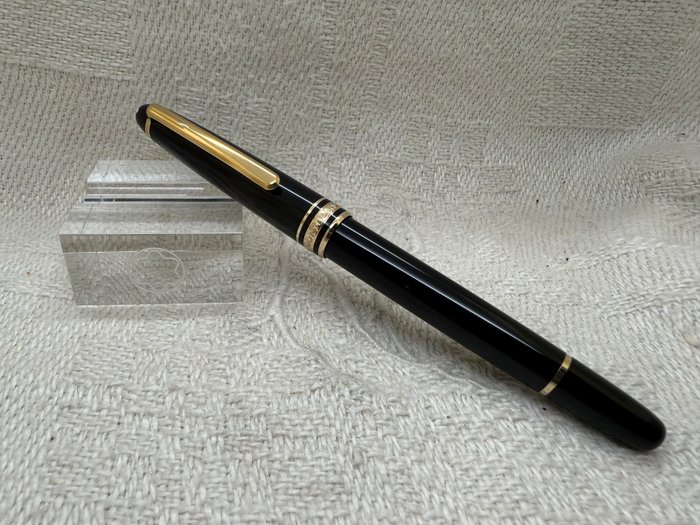 Montblanc - Meisterstück 144 Classique Black Resin  Gold - Fyldepen