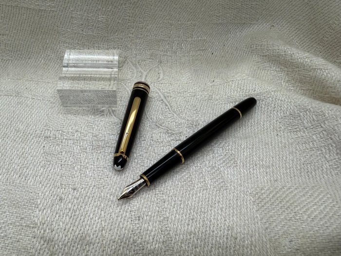 Montblanc - Meisterstück 144 Classique Black Resin  Gold - Fyldepen