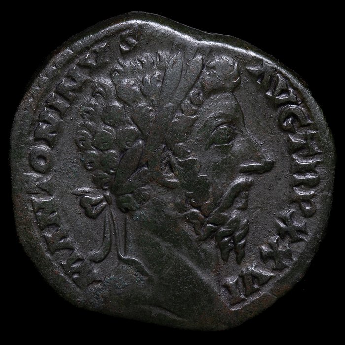 Romarriket. Marcus Aurelius (AD 161-180). Sestertius Roma - Victoria posando escudo sobre palmera