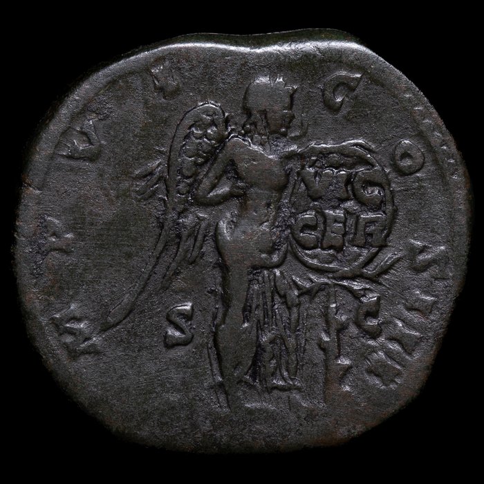 Romarriket. Marcus Aurelius (AD 161-180). Sestertius Roma - Victoria posando escudo sobre palmera