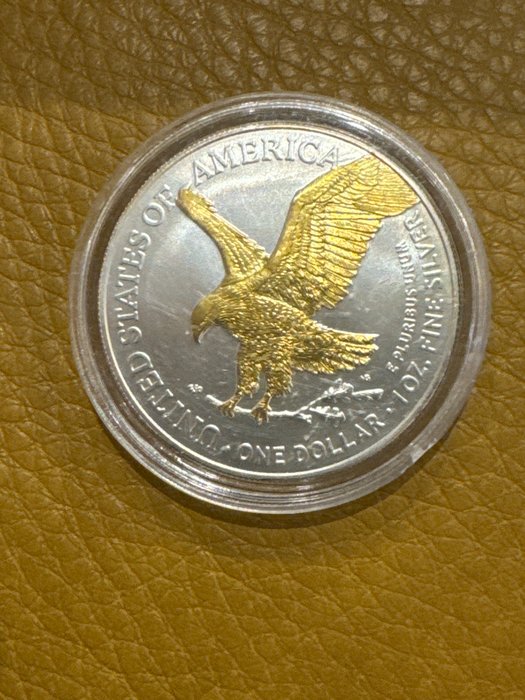 Förenta staterna. 1 Dollar 2021 American Eagle, mit Gold plated, 1 Oz (.999)  (Ingen mindstepris)