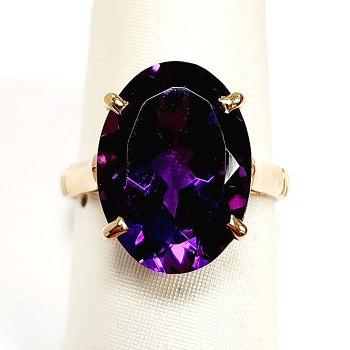 Ring - 18 kraat Gulguld -  6.00ct. tw. Ametyst