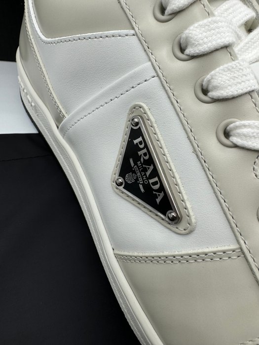 Prada - Sneakers - Størelse: Shoes / EU 43