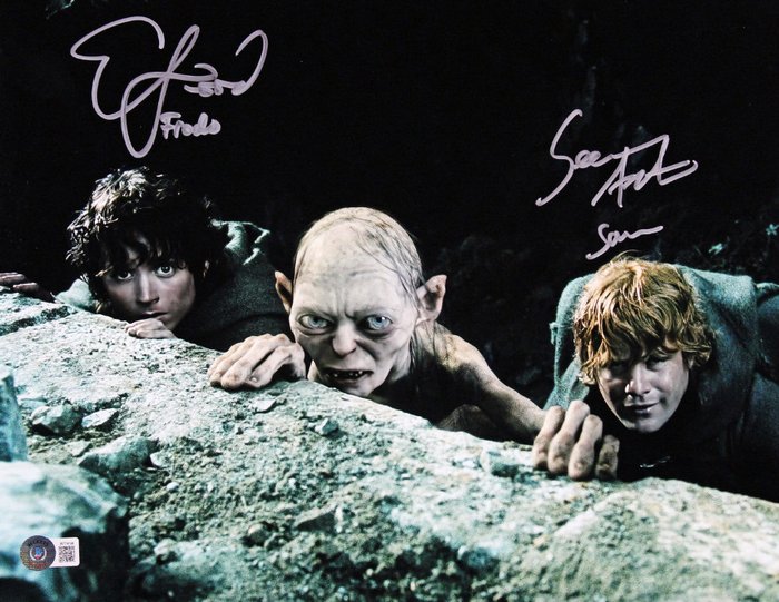 The Lord of The Rings - Elijah Wood  Sean Austin - Signed 28x35 cm Photo with Beckett COA