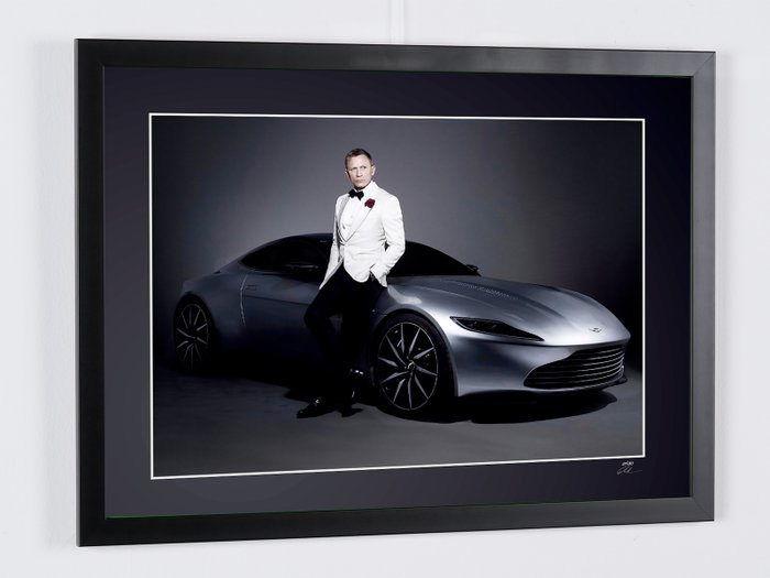 James Bond 007: Spectre, Daniel Craig as « James Bond 007 » and his Aston Martin DB10 - Fine Art Photography - Luxury Wooden Framed 70X50 cm - Limited Edition Nr 03 of 30 - Serial ID 20131 - Original Certificate (COA), Hologram Logo Editor and QR Code - 100% New items.