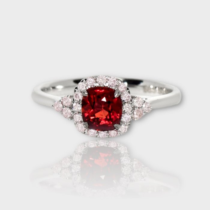 Ingen mindstepris - Ring - 14 karat Hvidguld -  1.16ct. tw. Spinel - Diamant - IGI 0,95 ct intens farve