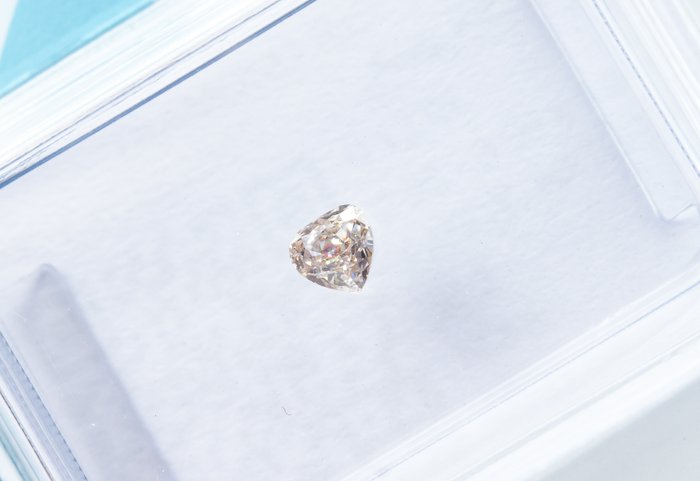 Ingen mindstepris - 1 pcs Diamant  (Naturfarvet)  - 0.12 ct - Pære - Fancy light Rosa Brun - SI2 - International Gemological Institute (IGI)