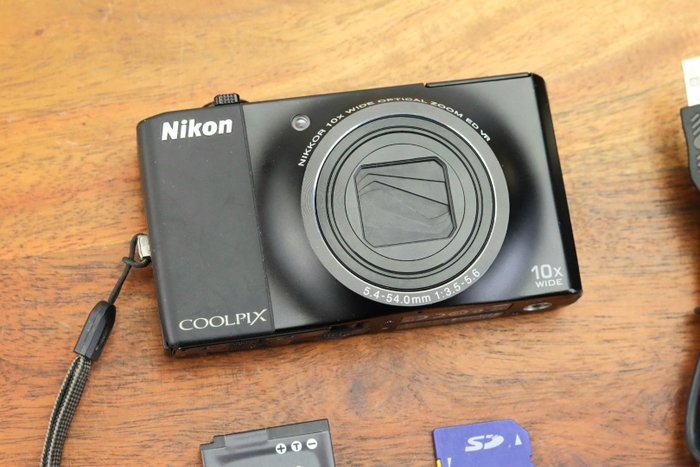 Nikon Coolpix S8000 Digitalkamera