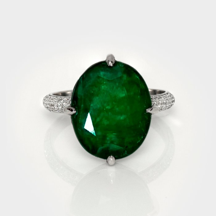 Ingen mindstepris - Ring - 14 karat Hvidguld -  8.98ct. tw. Smaragd - Diamant - IGI 8,66 ct Intense Green