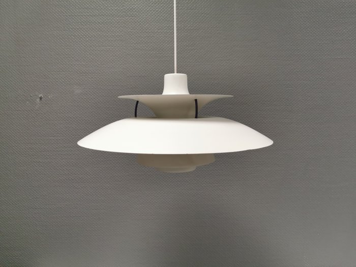 Louis Poulsen - Poul Henningsen - Lampe - PH 5 - Metal