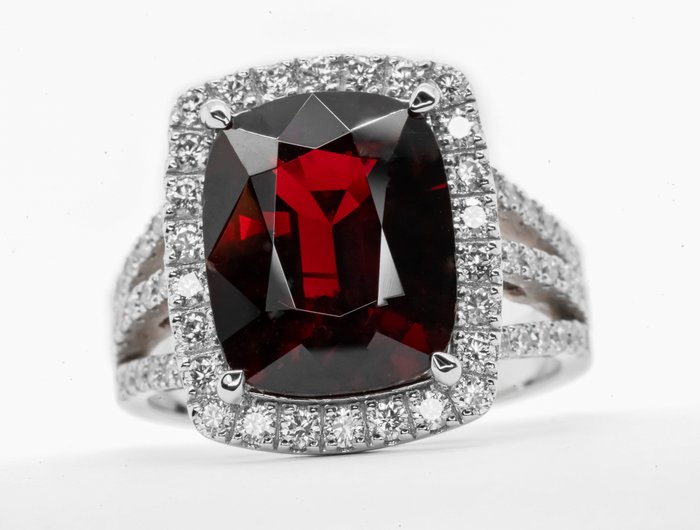 Ring - 18 kraat Hvidguld, Levende rød (Burma) -  6.87ct. tw. Spinel - 0,84ct VS