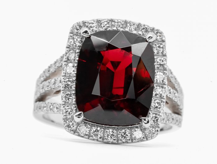 Ring - 18 kraat Hvidguld, Levende rød (Burma) -  6.87ct. tw. Spinel - 0,84ct VS