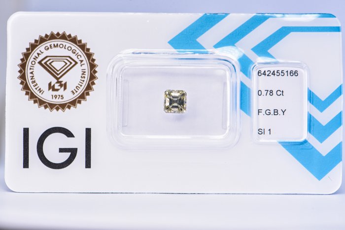 Ingen mindstepris - 1 pcs Diamant  (Naturfarvet)  - 0.78 ct - Smaragd - Fancy Brunlig, Grønlig Gul - SI1 - International Gemological Institute (IGI)