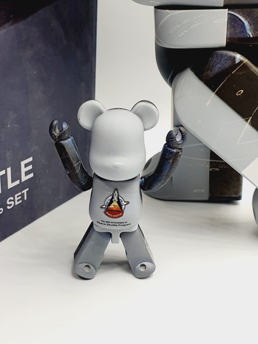 Medicom Toy x Nasa - Be@rbrick 100%  400% Space Shuttle Program (NASA) bearbrick 2021