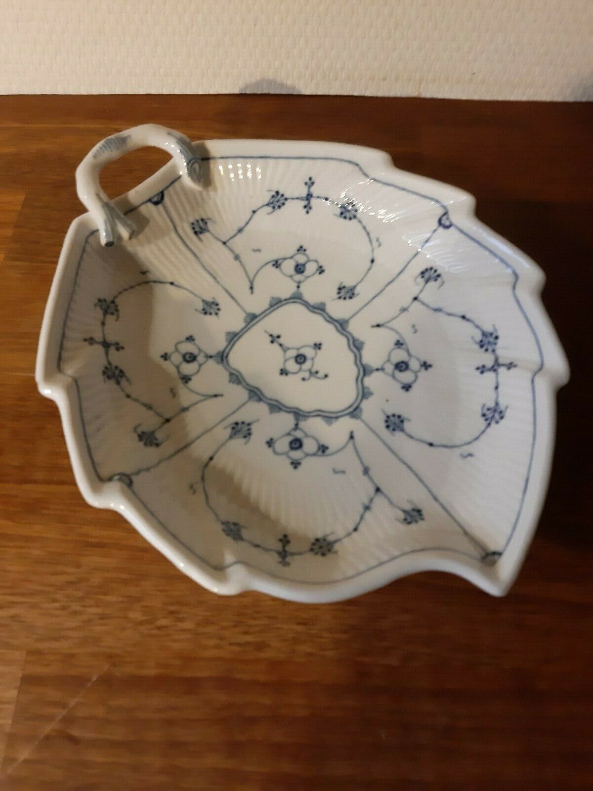 ANTIQUE 1853-1895 BLUE TRADITIONAL Leaf shaped Dish Bing  Grondahl