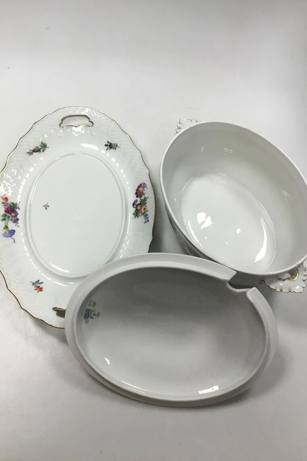 Royal Copenhagen Saxon Flower Light Terrine No 493/1666 with saucer No 493/1671