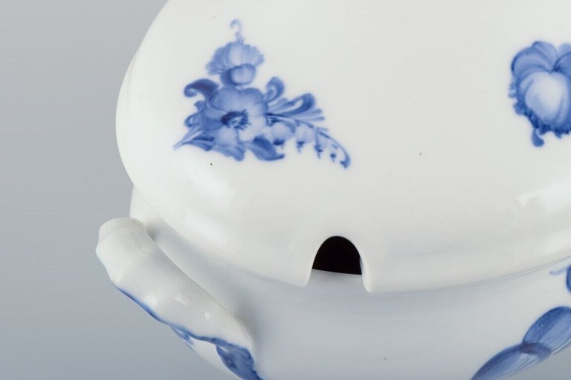 Royal Copenhagen Blue Flower Braided large tureen Model: 10/8134