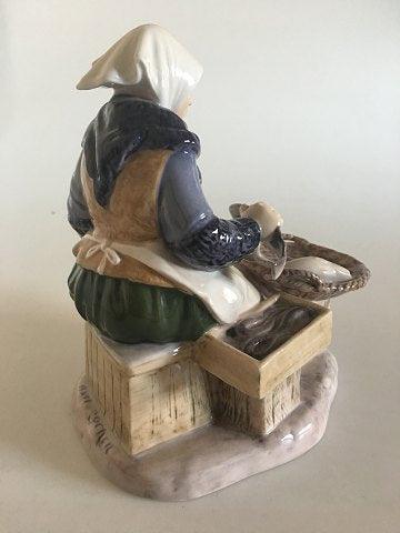 Bing  Grondahl Figurine Fisherwoman No 2233