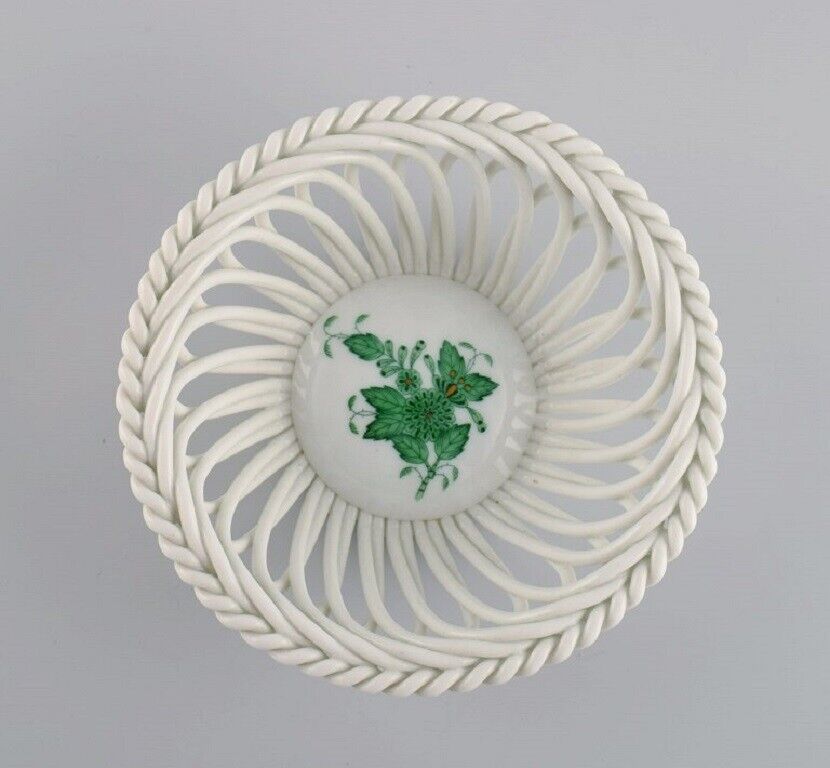 Two Herend bowls in openwork porcelain with hand-painted flowers