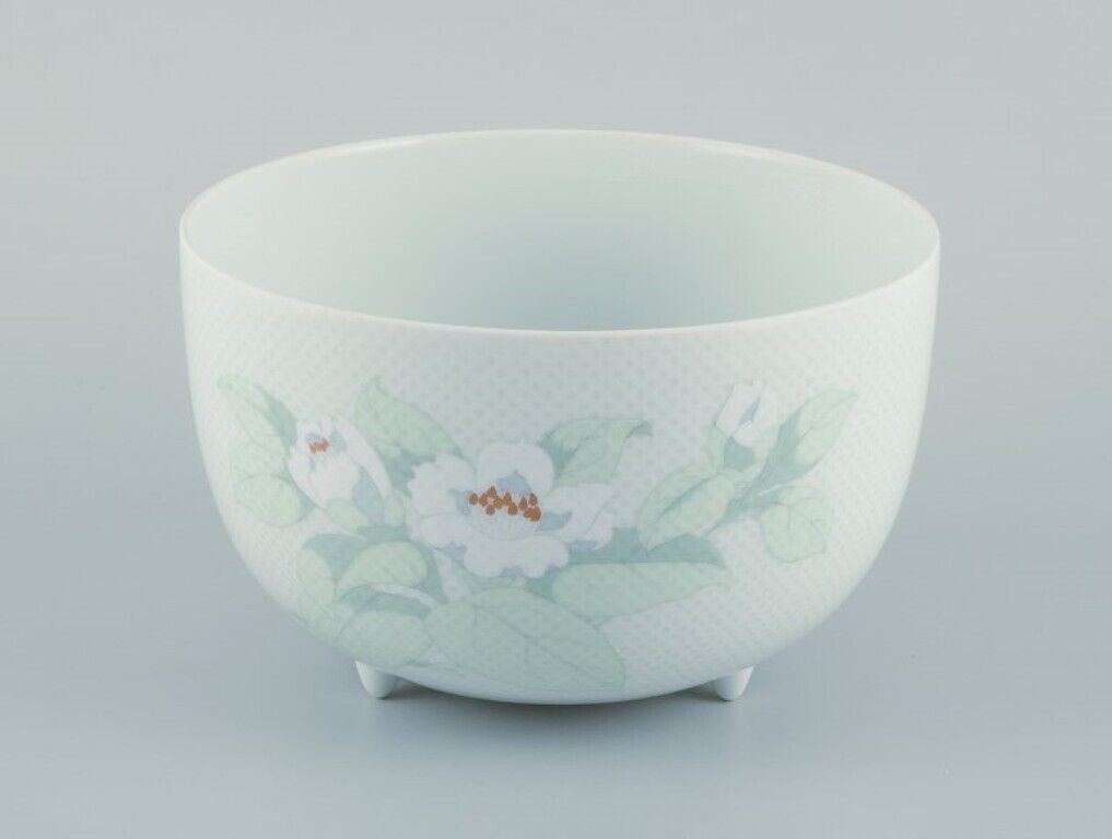 Tapio Wirkkala Rosenthal Studio-linie Porcelain bowl on three feet dated 2000