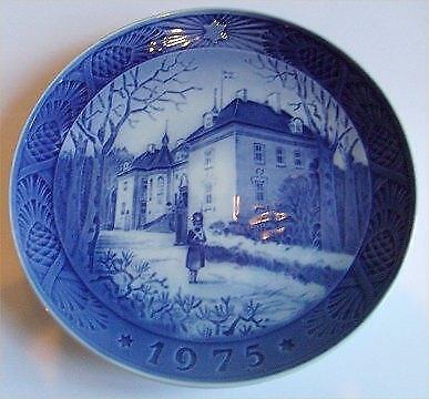 Royal Copenhagen RC Christmas Plate 1975