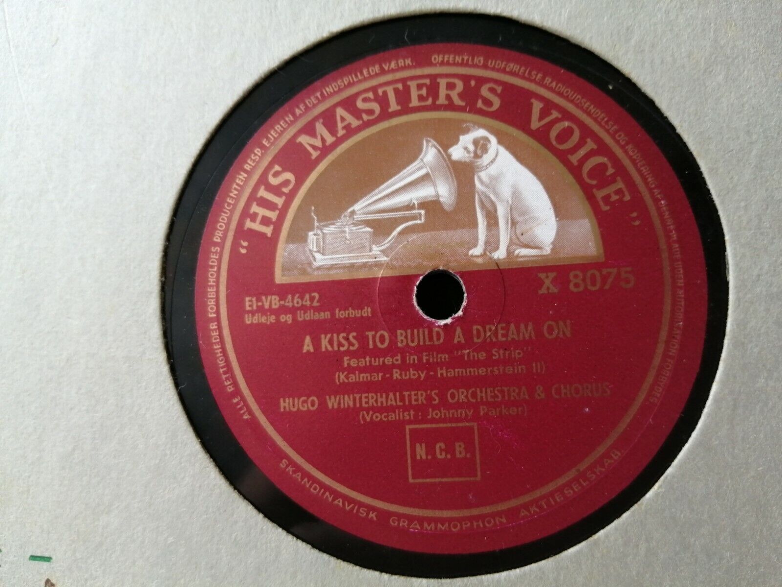 78 RPM: HUGO WINTERHALTER Johnny ParkerA Kiss To Build A Dream On/TONY MARTIN