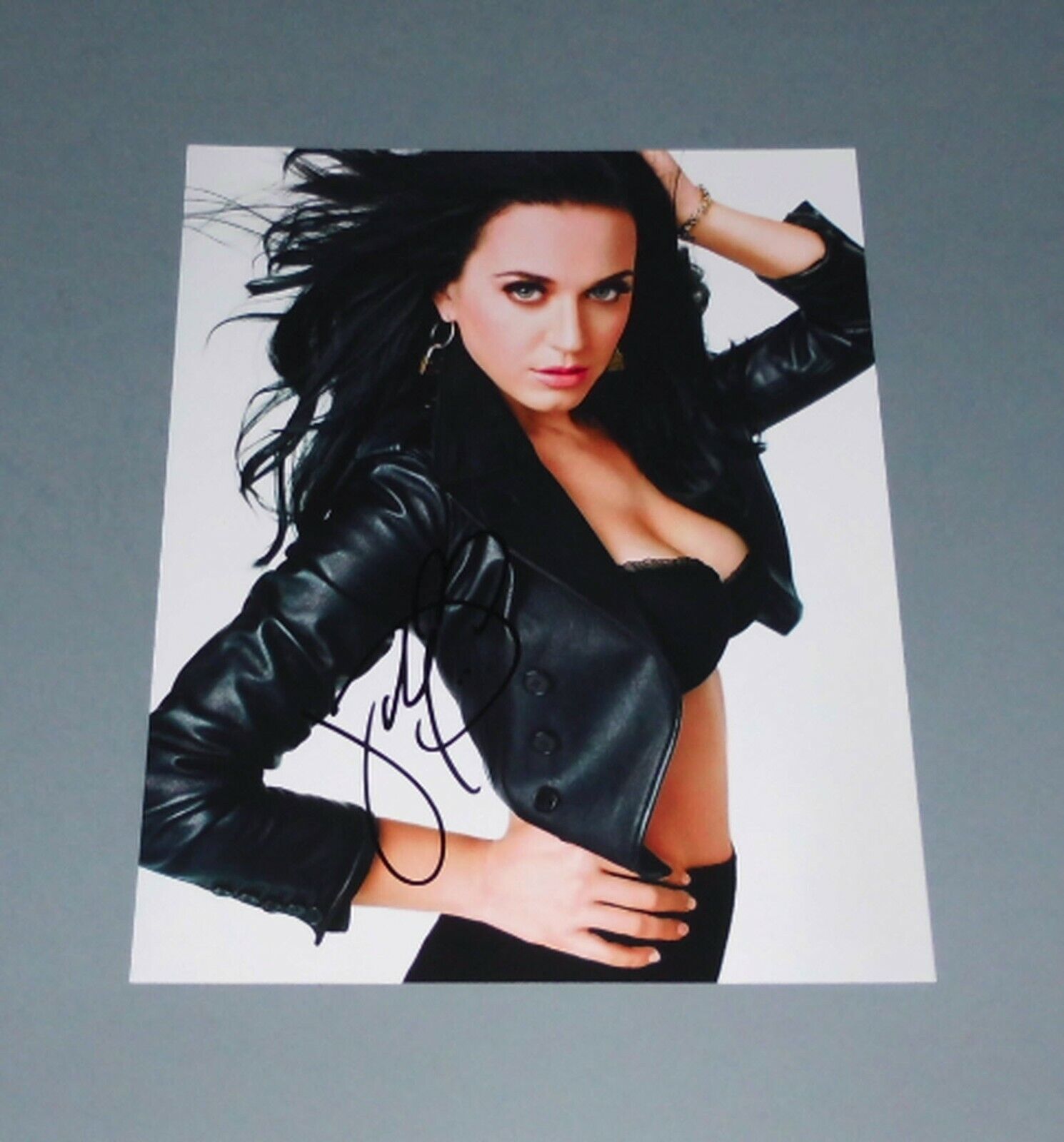 Katy Perry Autographed Signed 8x10 Photo with COA