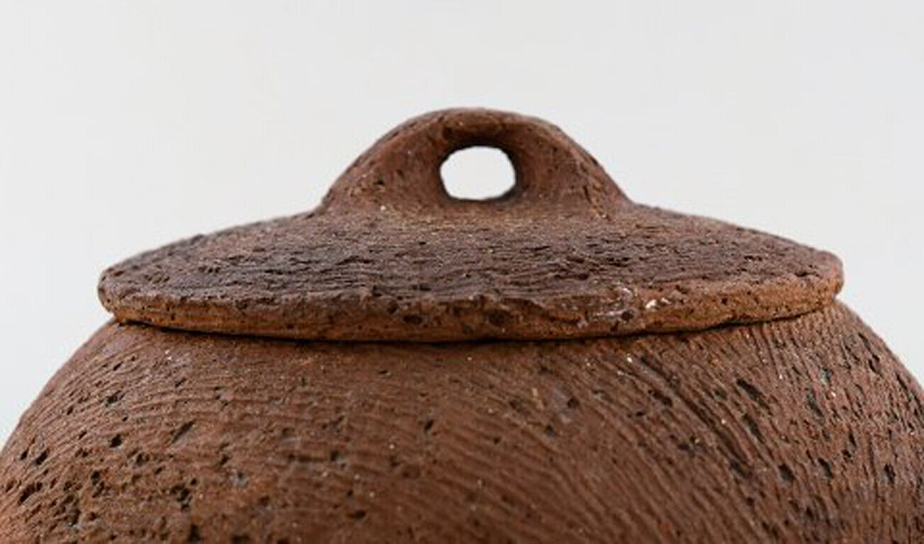 Gutte Eriksen: b Rødby 1918 2008 Large unique lidded jar in stoneware