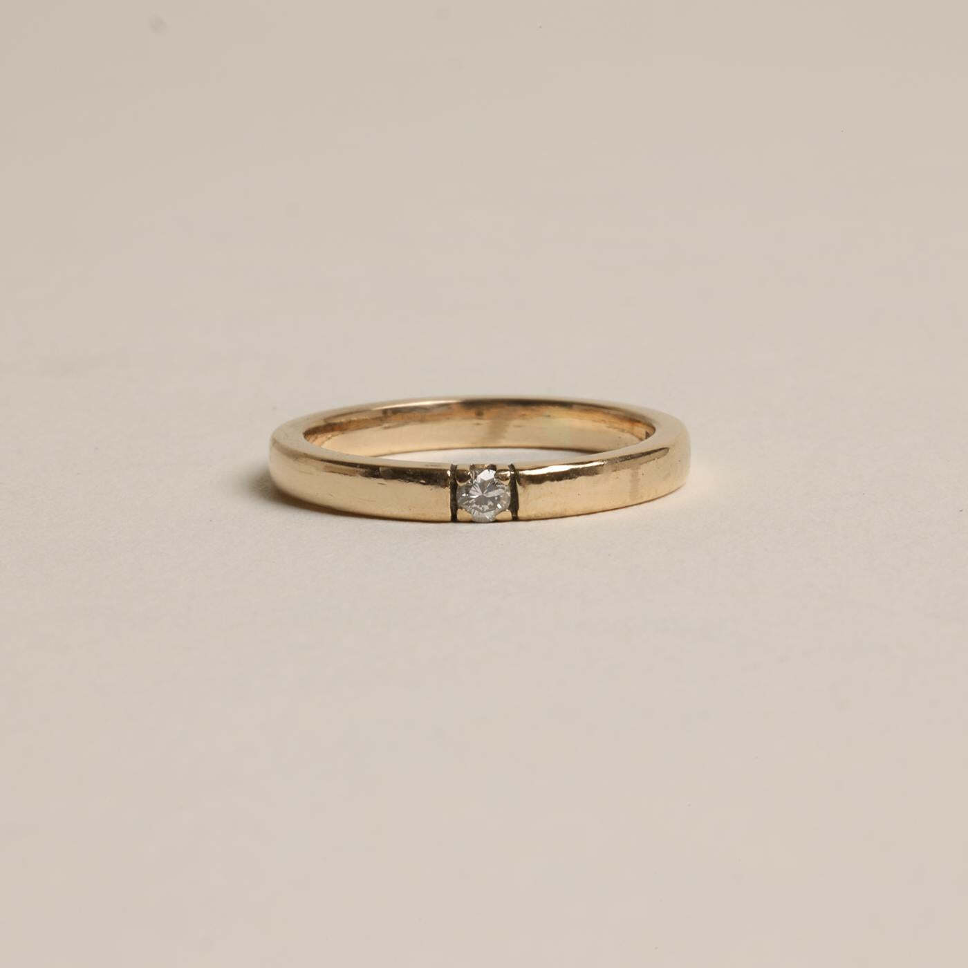 Ring with diamond (004 ct) in 14K Gold size 5 | Vintage Solid Gold