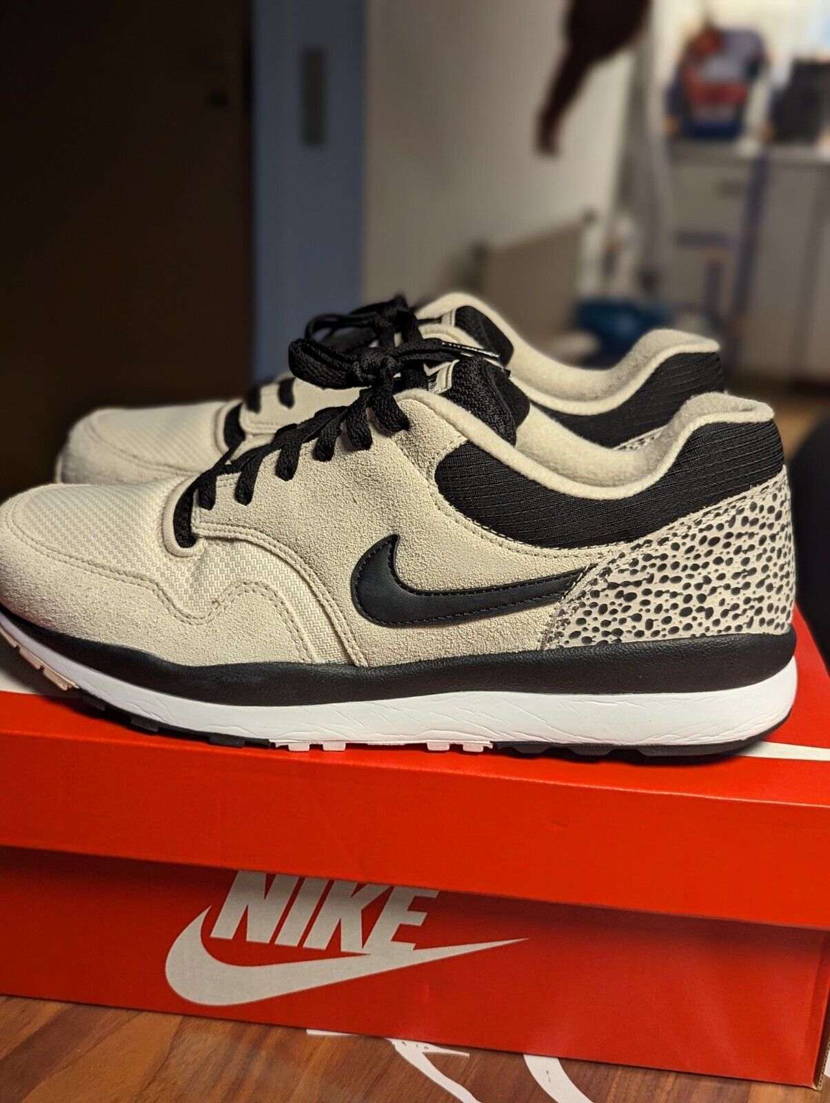 Nike Air Safari - Light Cream Black  White - US 10