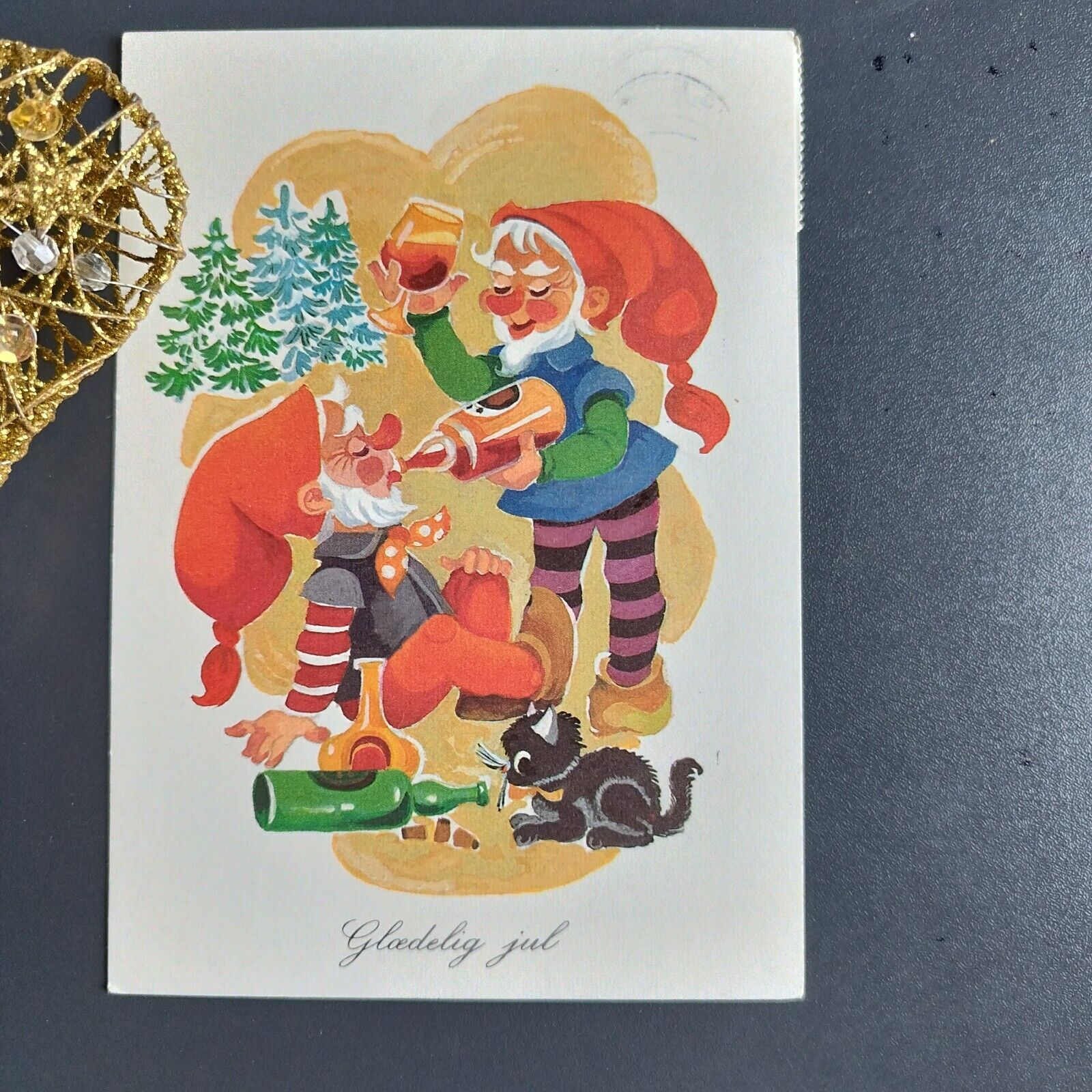 Vintage and collectible Danish Christmas card Posted  1988 ( no X68)