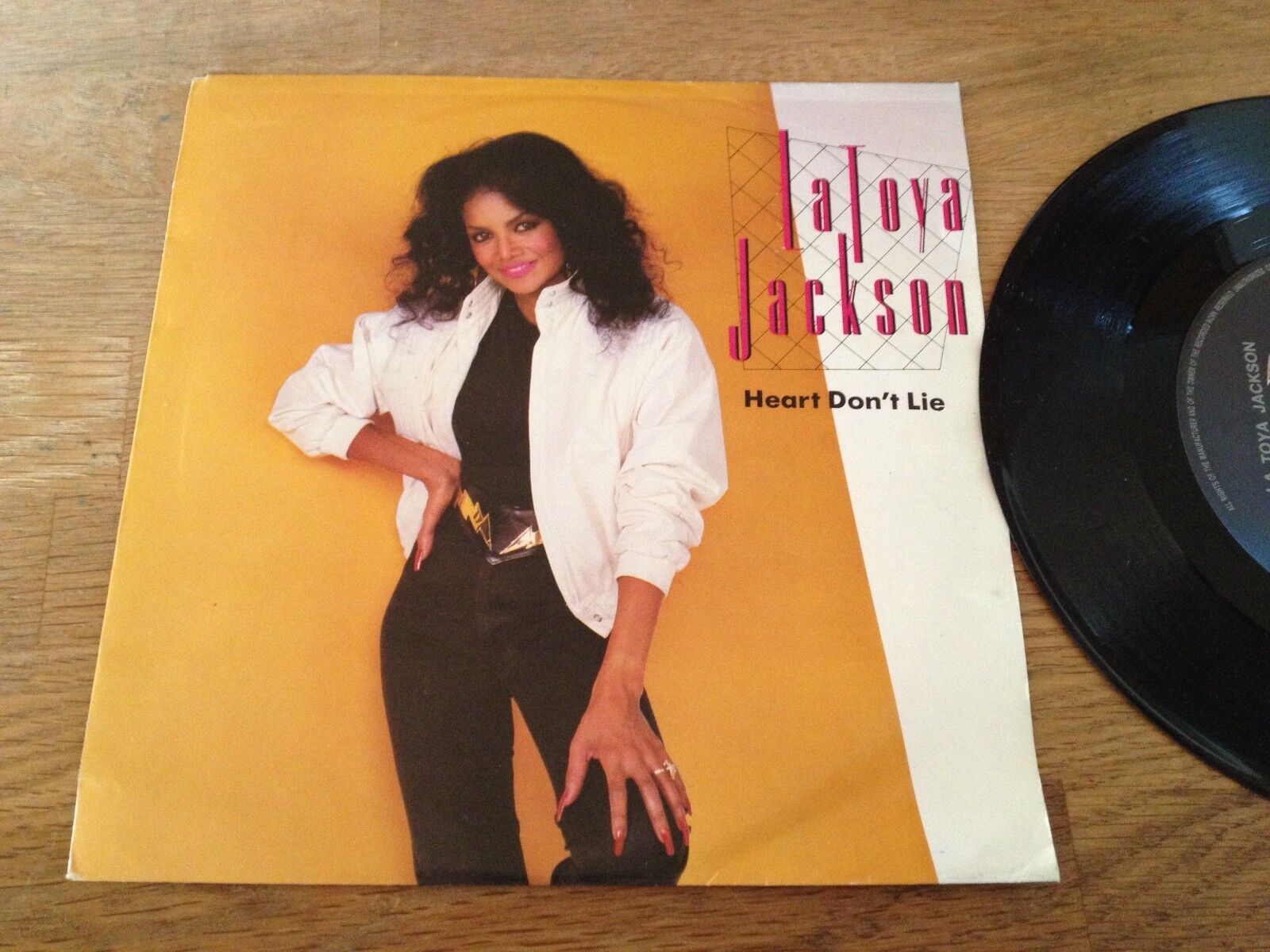 LA TOYA JACKSON "HEART DON´T LIE / WITHOUT YOU" EPIC RECORDS 1984 DUTCH PRESSING