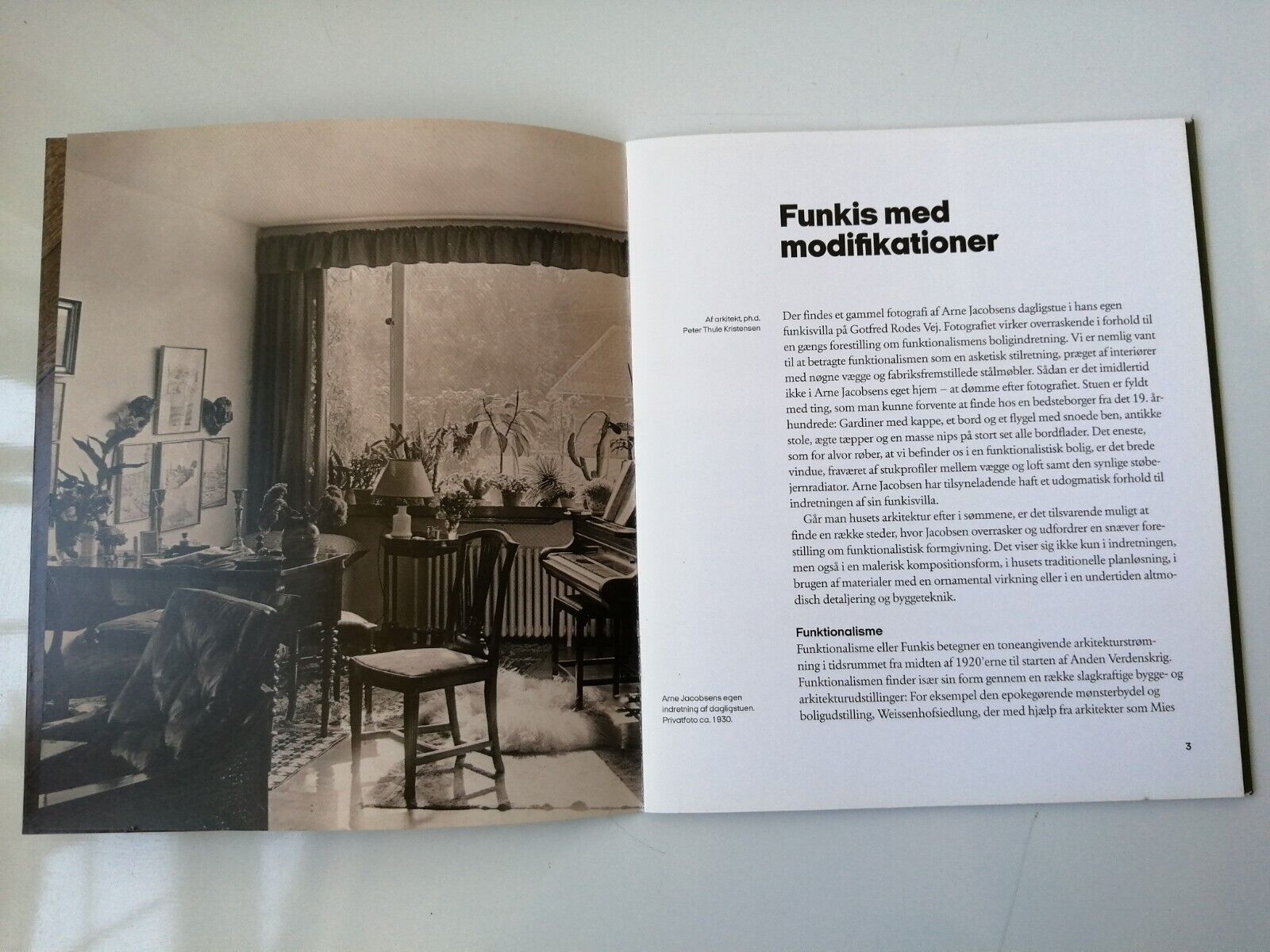 Danish bookletARNE JACOBSEN's Own HouseRare booklet from 201724 pages