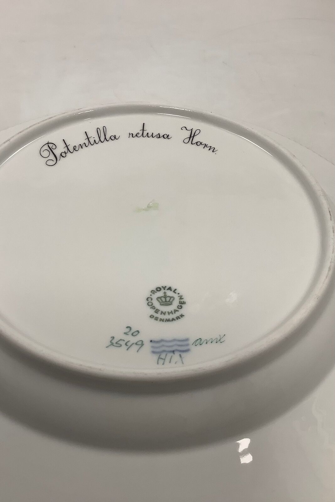 Royal Copenhagen Flora Danica Dinner Plate No 624 ( 20 / 3549 )