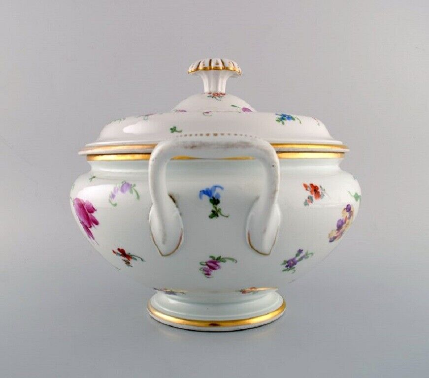 Large antique Meissen soup tureen in porcelain with hand-painted flowers