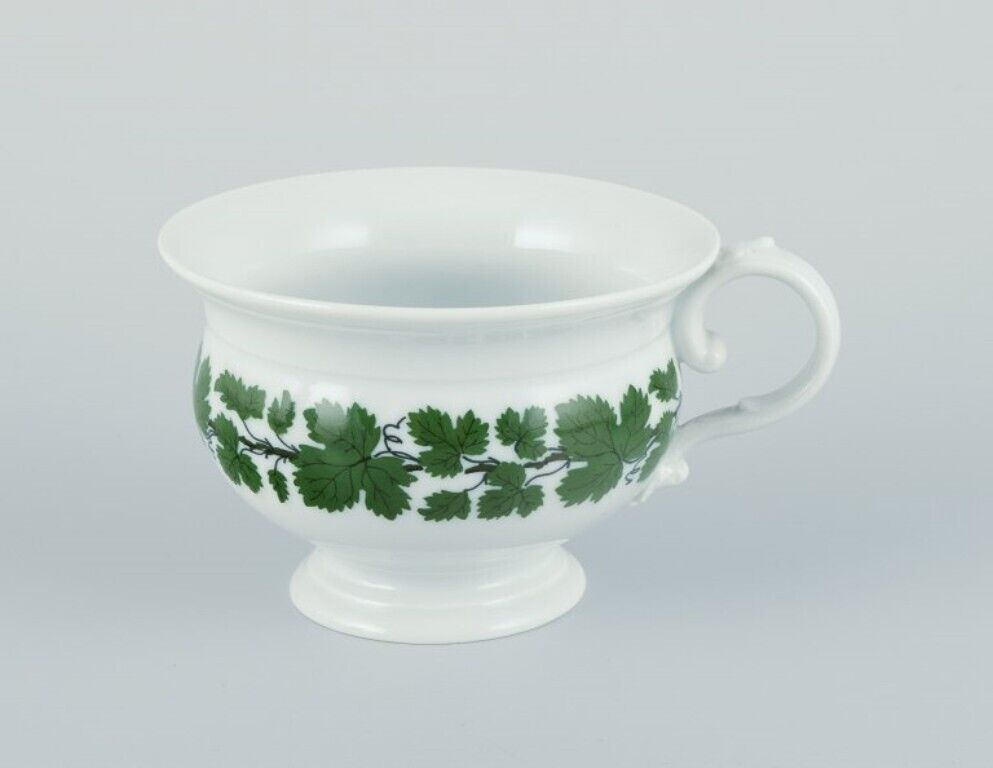 Meissen  Green Ivy Vine Set of four large coffee cups and saucers Mid-20th C