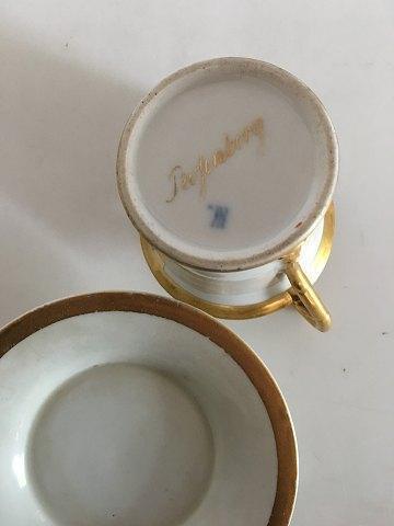 Royal Copenhagen Empire Cup with motif of Rosenborg from 1820-1850