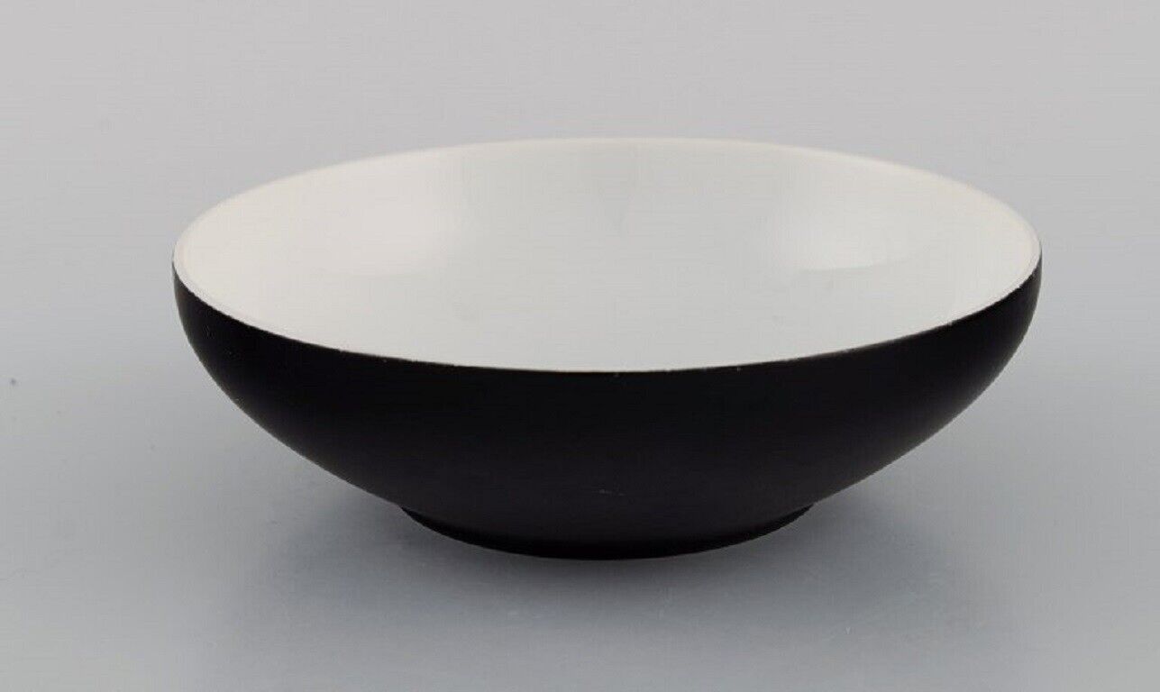 Kenji Fujita for Tackett Associates Four bowls in porcelain Dated 1953-56