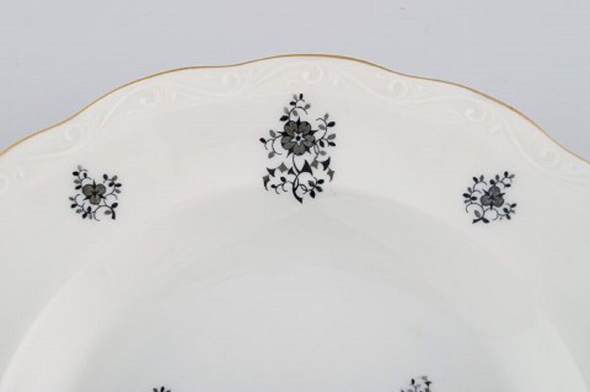 KPM Denmark 11 Rubens deep plates in porcelain with floral motifs gold edge