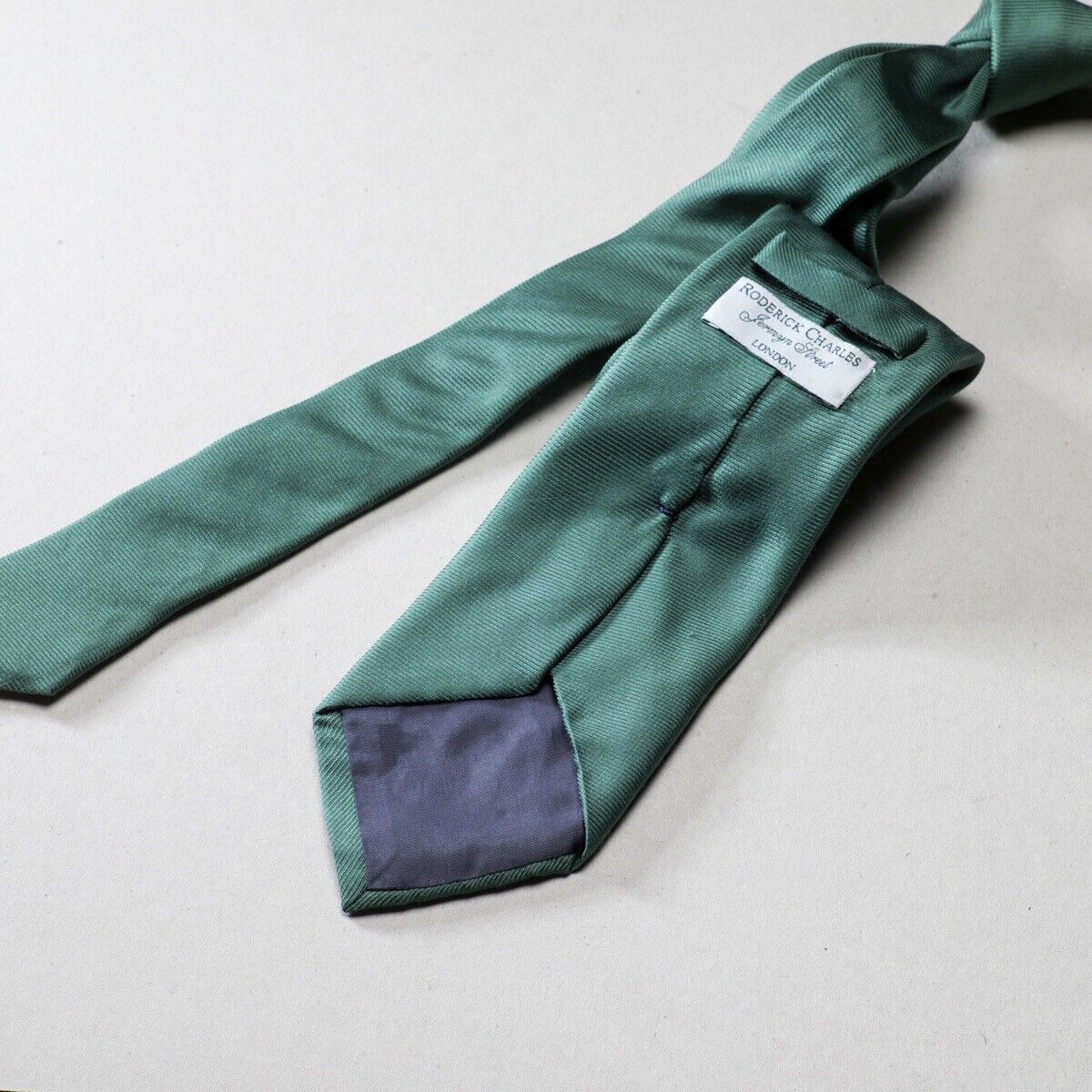 RODERICK CHARLES SOLID GREEN TWILL SILK TIE