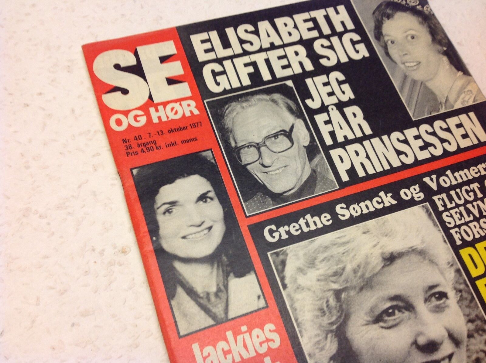 Jackie Kennedy Onassis Front Cover Vintage Danish Magazine 1977 "Se og Hoer"